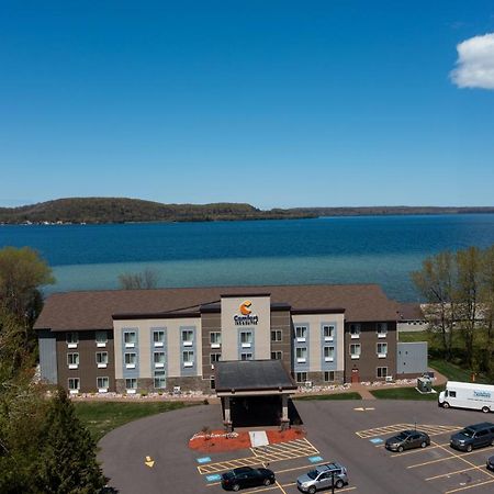 Comfort Inn & Suites Munising-Lakefront المظهر الخارجي الصورة